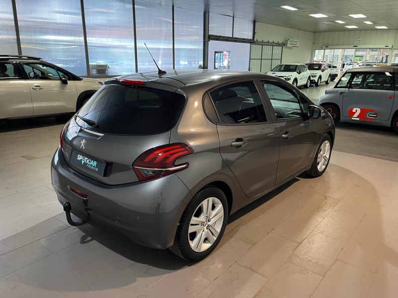 PEUGEOT 208 1.2 PureTech 82ch E6.c Signature 5p