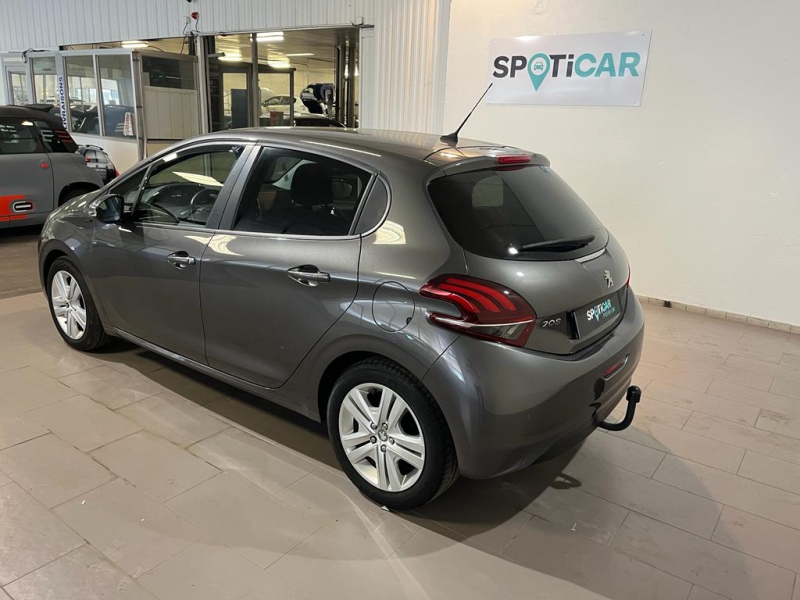 PEUGEOT 208 1.2 PureTech 82ch E6.c Signature 5p