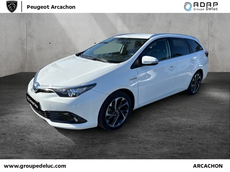 TOYOTA Auris Touring Sports HSD 136h Design