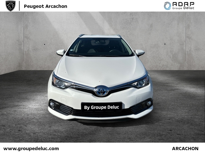 TOYOTA Auris Touring Sports HSD 136h Design