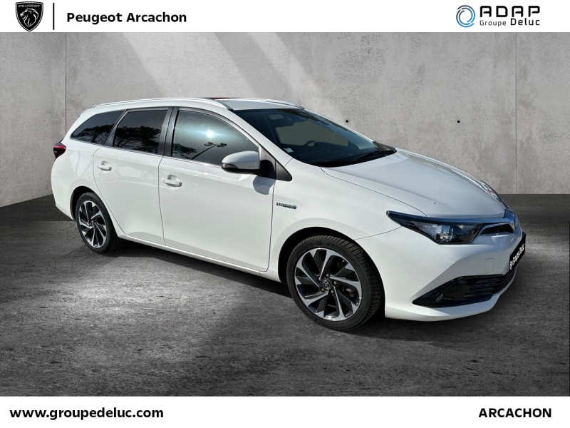 TOYOTA Auris Touring Sports HSD 136h Design