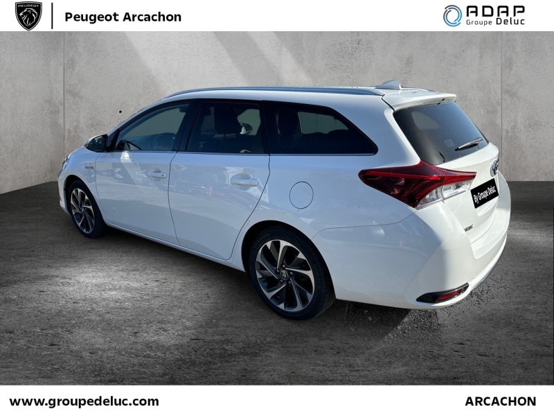 TOYOTA Auris Touring Sports HSD 136h Design