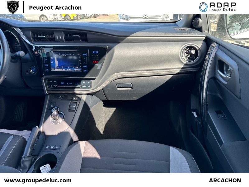 TOYOTA Auris Touring Sports HSD 136h Design